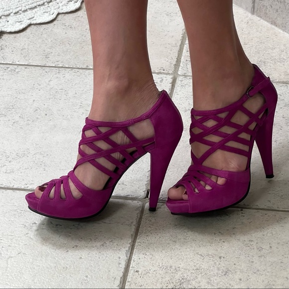 Shoes - Picture 1 of 8